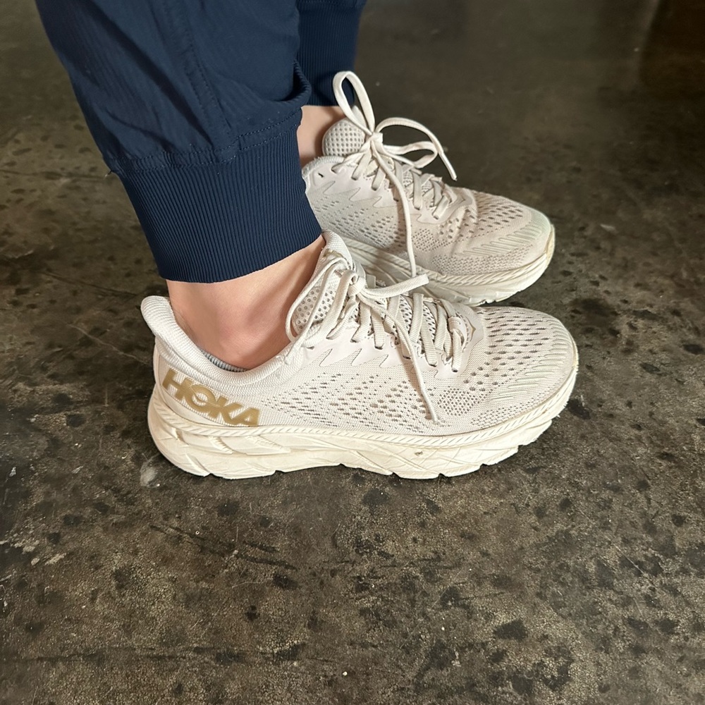 HOKA Clifton 8 eggnog